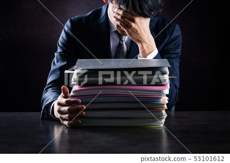 Businessman with lots of work Businessman with lots of work 53101612