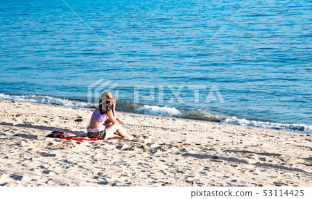 Woman on the beach 53114425