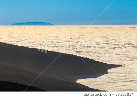 El teide volcano in the canary islands with a blue El teide volcano in the canary islands with a blue 53132834