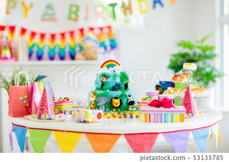 Kids birthday cake. Child jungle theme party. Kids birthday cake. Child jungle theme party. 53133785
