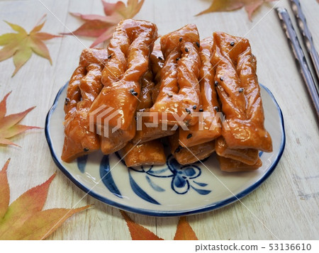 Korean traditional sweets, yakgwa and hangwa 53136610