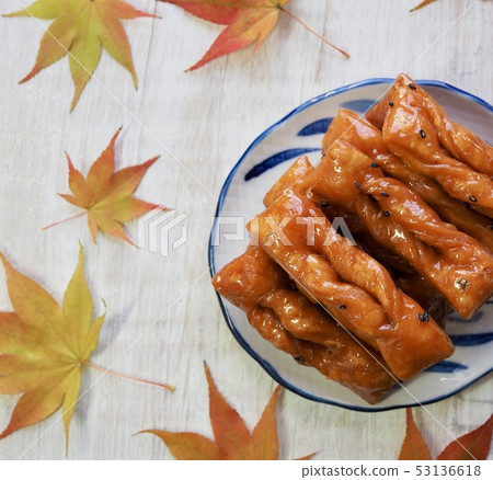 Korean traditional sweets, yakgwa and hangwa 53136618