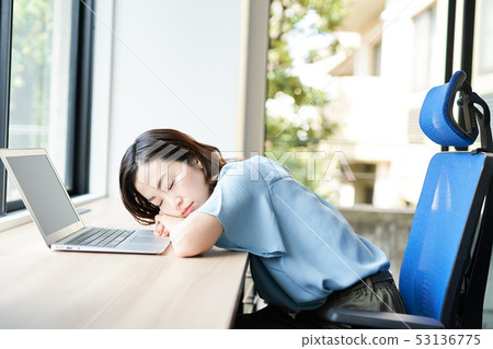 Female business woman work break 53136775