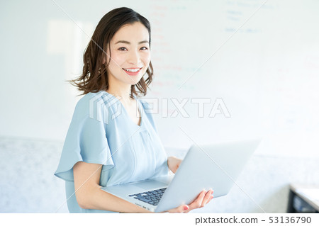 Female business woman 53136790