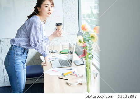 Female business woman 53136898