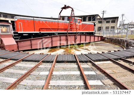轉盤轉盤Tsuyama Manabino鐵路大廳前Tsuyama扇形機車車庫現代化工業遺產Tsuyama City岡山縣 轉盤轉盤Tsuyama Manabino鐵路大廳前Tsuyama扇形機車車庫現代化工業遺產Tsuyama City岡山縣 53137447