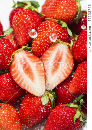 新鮮的草莓的圖像 53138766