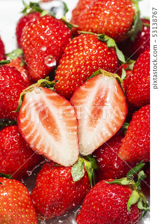 新鮮的草莓的圖像 53138767