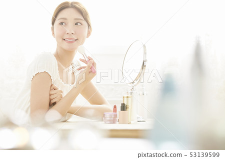 Women beauty 53139599