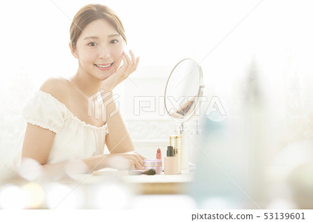 Women beauty 53139601