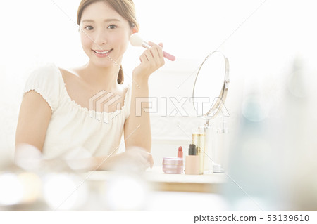 Women beauty 53139610