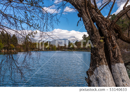 Black Dragon Pool China's Yunnan Lijiang Black Dragon Pool Black Dragon Pond Yuquan Park 53140633