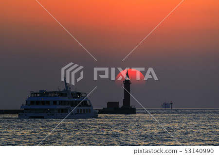 Sunset of Hakata Bay 53140990