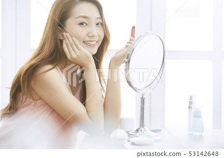 Women beauty 53142648