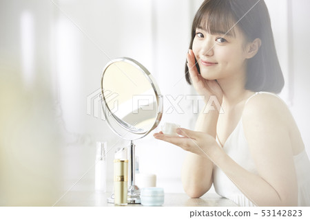 Women beauty 53142823