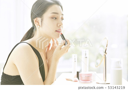 Women beauty 53143219