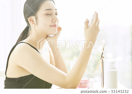 Women beauty 53143232