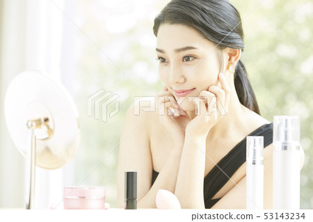 Women beauty 53143234