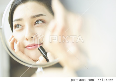 Women beauty 53143266