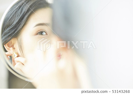 Women beauty 53143268