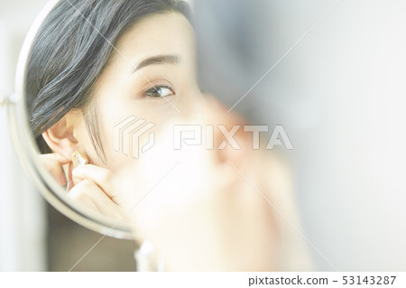 Women beauty 53143287