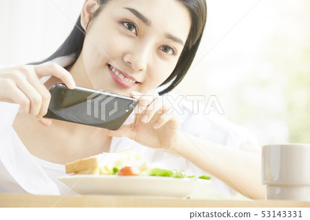 烹飪攝影的女人 53143331