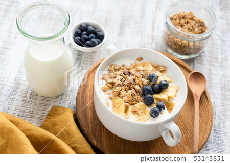 Granola bowl with banana and blueberries 53143851