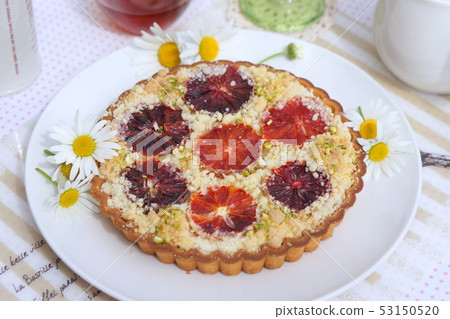 Blood orange crumble tart 53150520