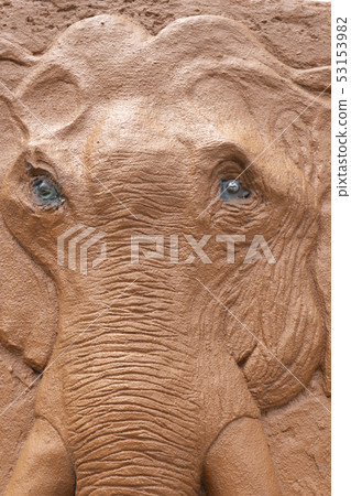Stucco elephant statue 53153982