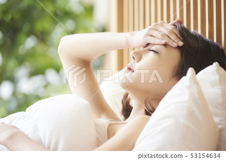 Woman poor health Woman poor health 53154634