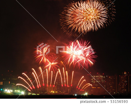 在Shibata和Tama河上展示煙花 53156593