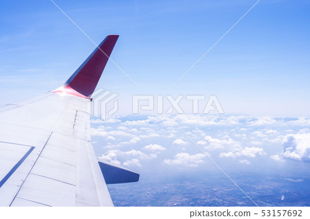 飛機機翼天空白雲airplane Aircraft Wing Window 飛行機翼 照片素材 圖片 圖庫