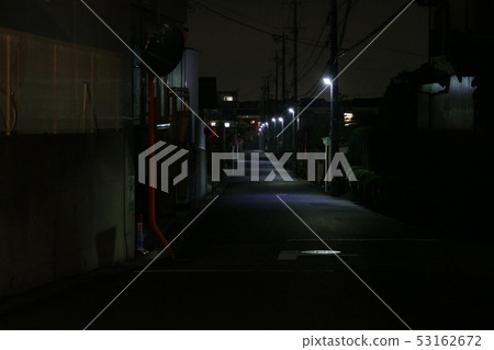 Dark night road 53162672