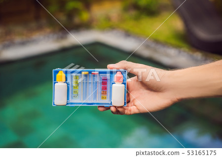 Measurement of chlorine and PH of a pool Measurement of chlorine and PH of a pool 53165175