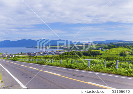 A summer view from the slope of the hopeful city 53166670