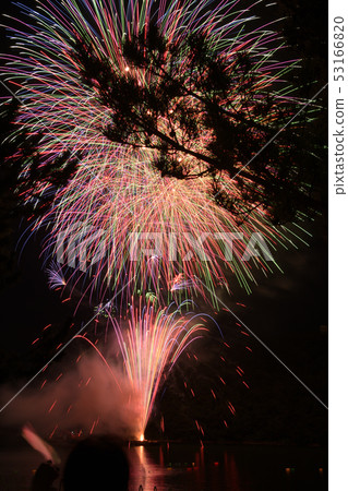 湖上的煙花 湖上的煙花 53166820