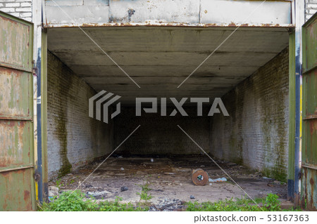 Picture of brick garage with open doors 53167363