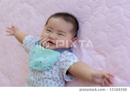 5個月大的寶寶 53169398