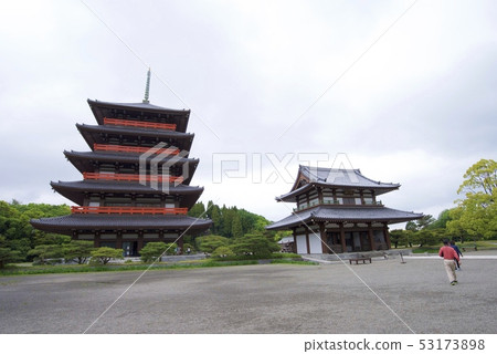 在Renhuain誕生寺和Niomon(熊本縣Tamana市)深處的寺廟的五層大廳 在Renhuain誕生寺和Niomon(熊本縣Tamana市)深處的寺廟的五層大廳 53173898