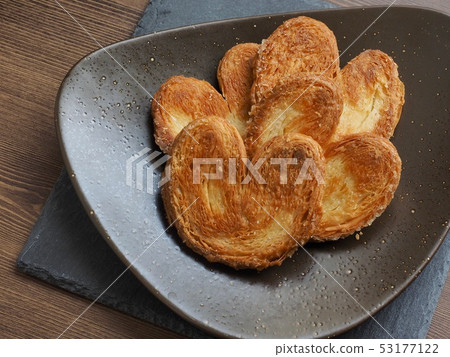 Heart-shaped confectionery, heart-shaped sweets Heart-shaped confectionery, heart-shaped sweets 53177122