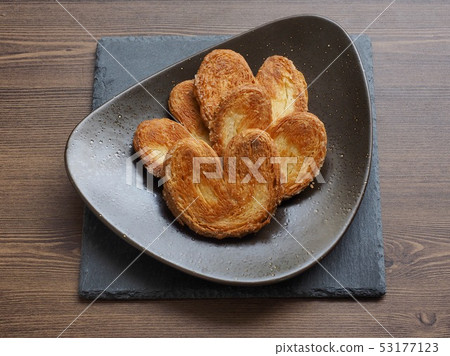 Heart-shaped confectionery, heart-shaped sweets Heart-shaped confectionery, heart-shaped sweets 53177123