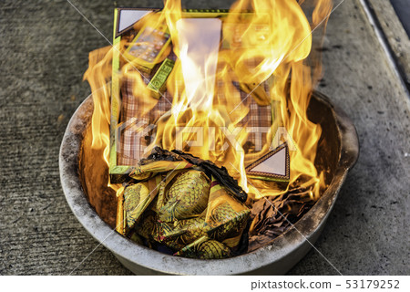 Burning fake gold in the Chinese New Year's Day . Burning fake gold in the Chinese New Year's Day . 53179252