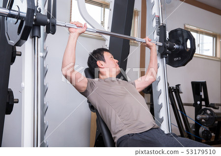 Men who train muscles 53179510