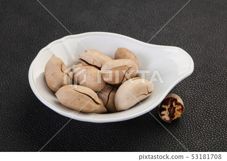 Pecan nuts heap 53181708