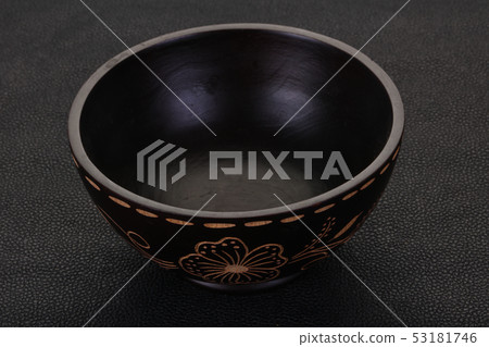 Empty wooden bowl 53181746