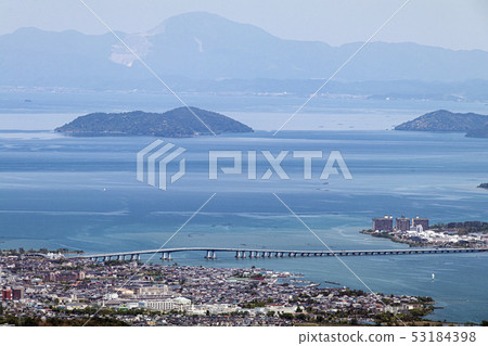 春天從Hibi山東部的塔樓向琵琶湖大橋走去 53184398