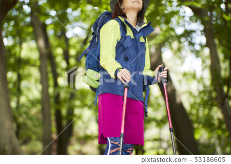 Middle woman climbing 53186605