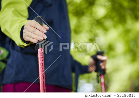 The hand of a middle woman who climbs 53186815