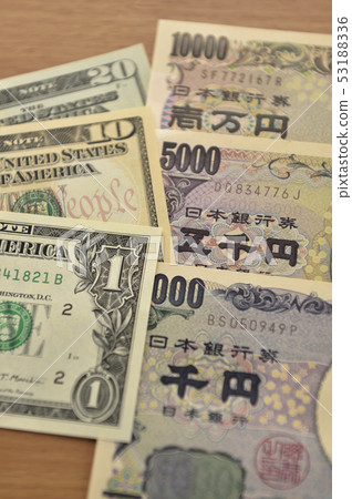 [Business image] Bills Japanese Yen and US Dollar 53188336