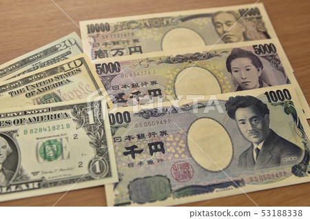 [Business image] Bills Japanese Yen and US Dollar 53188338
